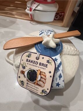 Baked Brie Ceramic Baker with Blueberry & Honey - White